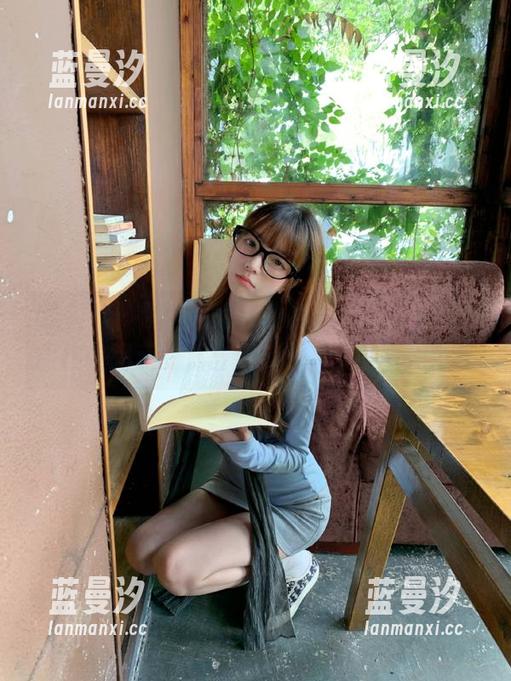 爱蜜社 - 精选图包：小狐狸Kathryn在旅拍中揭示的那些搞笑又真实的瞬间.txt