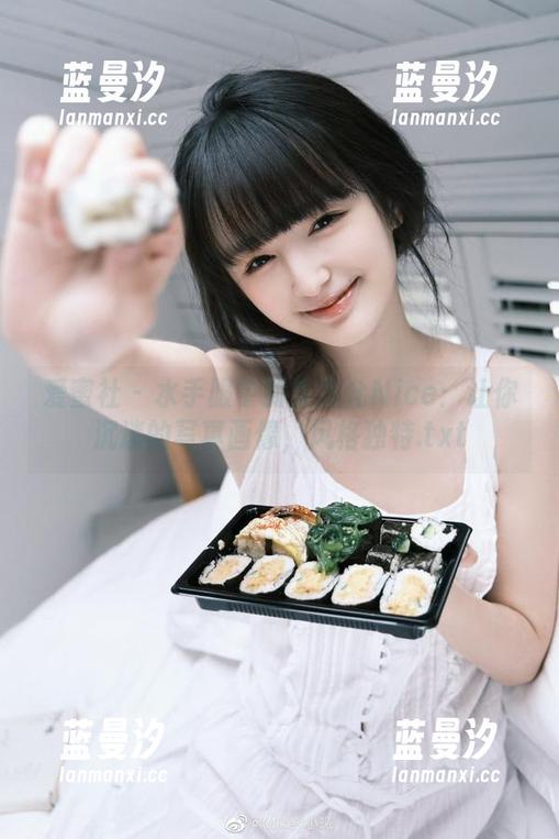 爱蜜社 - 水手服中的张思允Nice：让你沉迷的写真画像，风格独特.txt