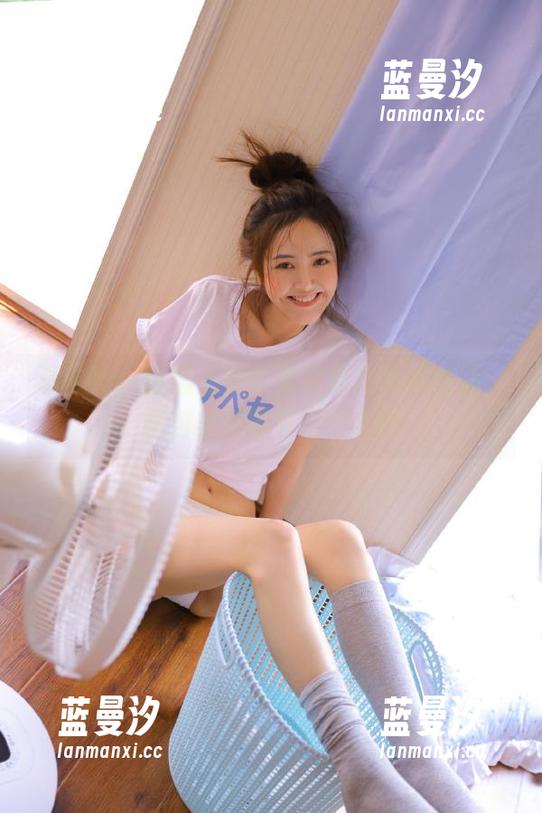 爱蜜社 - 张思允办公室写真作品大放送，图包更新不容错过.txt