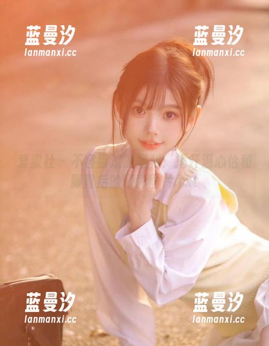 爱蜜社 - 不容错过的福利：揭开温心怡和服背后的精彩图片.txt