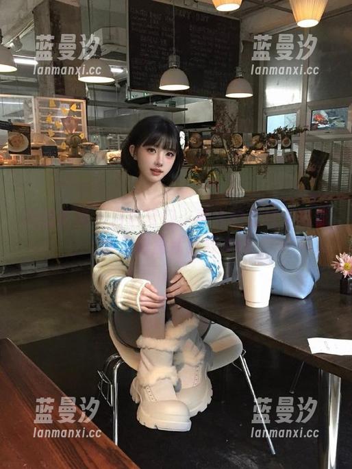 物恋传媒 - 白色梦幻：嘉木的在线美图带你走进清新世界.txt