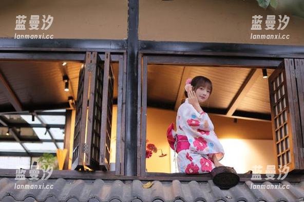 物恋传媒 - 校园梦幻旅程：案例猫耳高清写真作品集，记录难忘的校园时光.txt