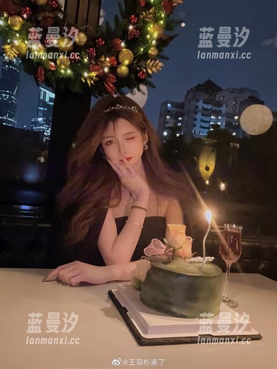 在线图集解锁：王羽杉在睡衣中游走，演绎舒适与时尚的完美结合.txt