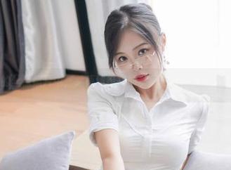 从白烨烨的丝袜照片中，领悟到每一幅美图蕴藏的唯美与力量。.txt