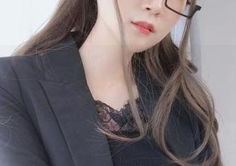 探索白银81的圣诞2023写真世界，分享每张图片背后的故事.txt