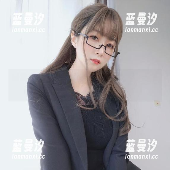 探索白银81的圣诞2023写真世界，分享每张图片背后的故事.txt