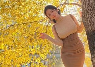 让我们一起欣赏白银81女神的图库，分享她的动人写真故事！.txt