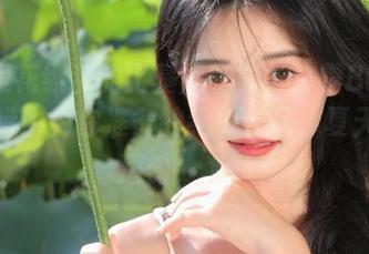 让人眼花缭乱的比基尼时刻！白露Bululu在网盘中为你准备的绝美作品，夏天不再遗憾！.txt