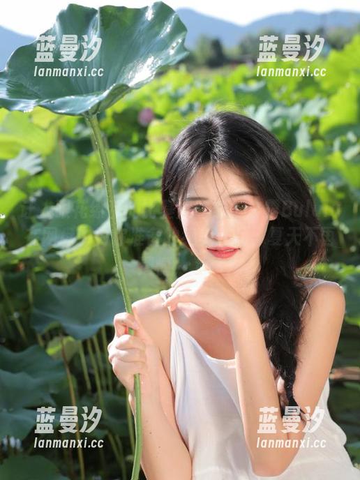 让人眼花缭乱的比基尼时刻！白露Bululu在网盘中为你准备的绝美作品，夏天不再遗憾！.txt