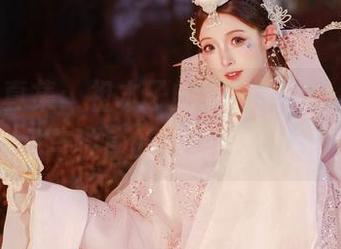 最新写真集：祖木子的绝妙美脚，揭示优雅与性感的完美结合.txt