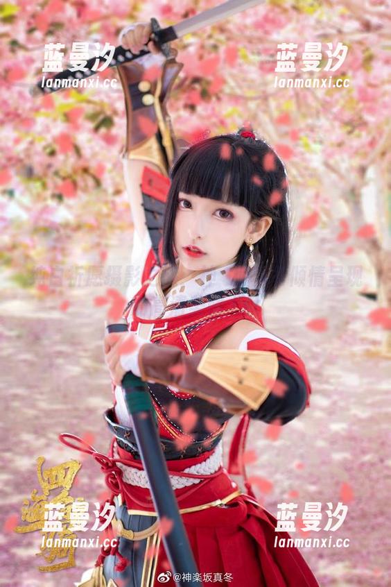 纯白祈愿摄影之旅：神楽坂真冬倾情呈现的高清美图.txt