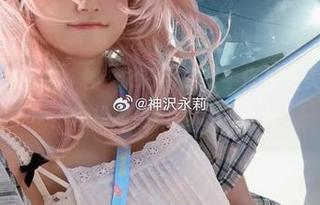 最新作品集揭晓，神沢永莉用毛衣牛仔裙完美演绎时尚，轻松超越黑丝之选.txt