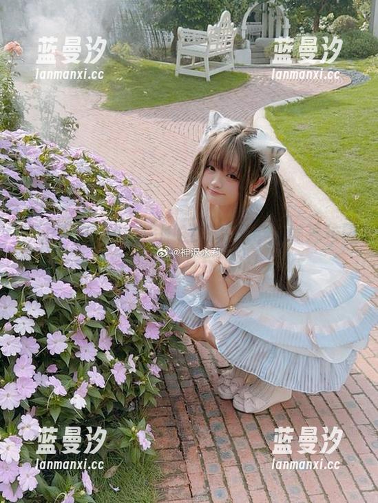 让神沢永莉的水手服COS写真带你重温校园生活的美好点滴与阳光！.txt