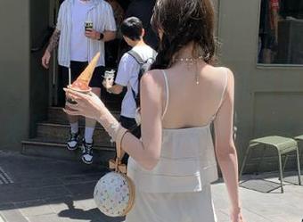 秀人网 – Angela小热巴棉袜写真盛宴，快来观看她的时尚新演绎！.txt