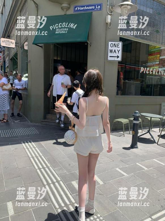 秀人网 - Angela小热巴棉袜写真盛宴，快来观看她的时尚新演绎！.txt