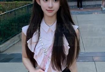 秀人网 – 无圣光与艺术交融：FoxYini孟狐狸女友的写真作品展现独特风格.txt