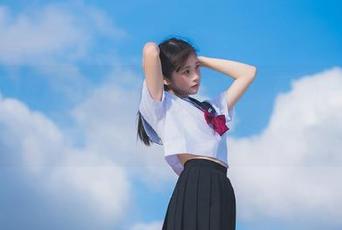 秀人网 – Yomi悠蜜又来了！最新户外写真集中，她的姿势真是让人哭笑不得.txt