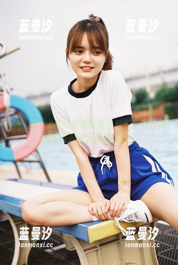 秀人网 - e宝小野猫的黑白摄影：倾心美图套图展现无限魅力.txt