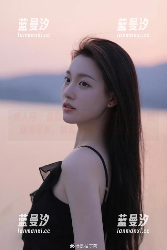 秀人网 - 最新资源发布：久久Aimee的旗袍写真，展现独特的东方魅力.txt