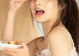 秀人网 – 记录周于希Sandy绝美姿态的照片合集，赏析她的每一个迷人瞬间.txt
