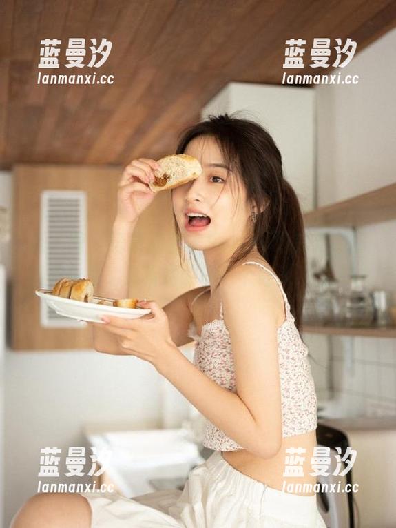 秀人网 - 记录周于希Sandy绝美姿态的照片合集，赏析她的每一个迷人瞬间.txt