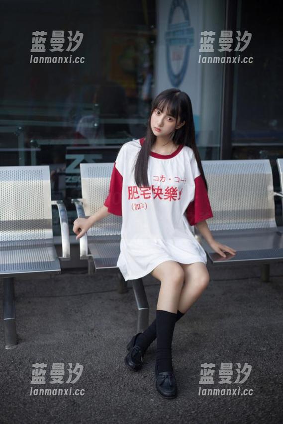 秀人网 - 喵喵JOJO旗袍摄影：无圣光下的写真作品，尽显女性之美.txt