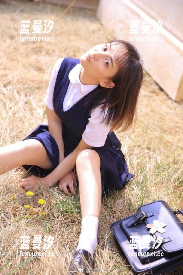 秀人网 - 悦目体验：姚若兮vay红裙写真集独家更新，感受她的无限魅力.txt