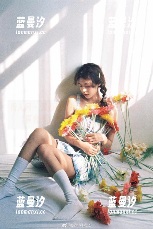 秀人网 - 清新脱俗！李可儿高清白衬衫写真合集，宛如晨曦中的花朵.txt