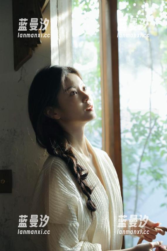 秀人网 - 风情无限！杜viki美腿精选合集，带你领略不一样的腿部优雅魅力！.txt