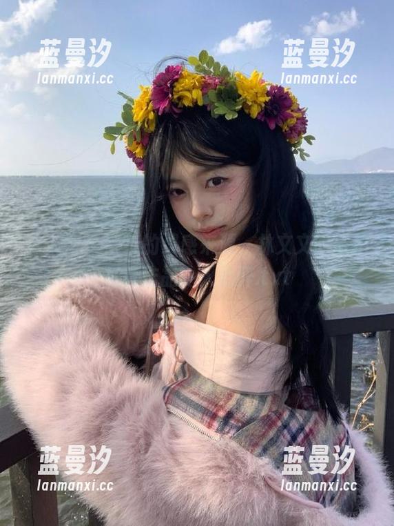 秀人网 - 壁纸的灵感来源，林文文的旅拍写真作品令人心醉.txt