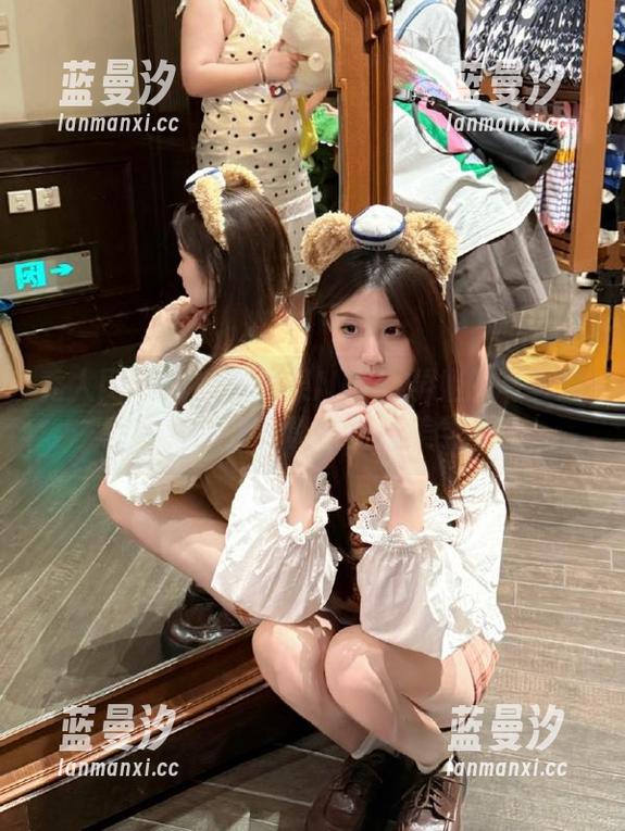 秀人网 - 沉浸在果果Nikki学姐的写真原图中，感受真挚的生活美学.txt