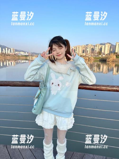 秀人网 - 柒喜小baby的私拍图片，仿佛少女的悄悄话轻轻诉说.txt