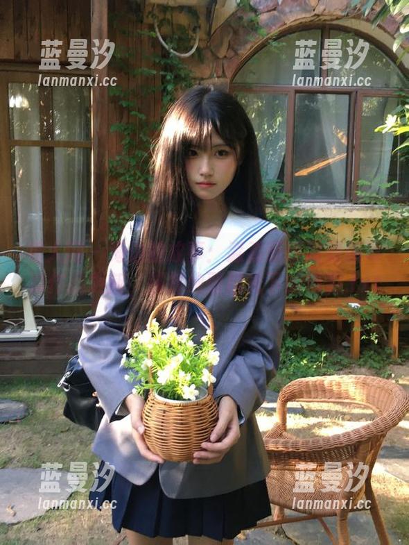 秀人网 - 海边的故事：淼淼萌萌哒最新写真作品更新，捕捉绚丽阳光下的倩影.txt