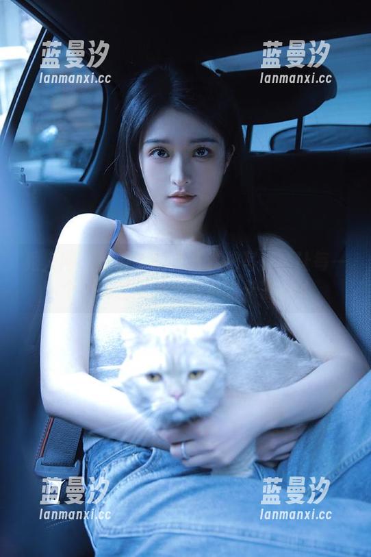 秀人网 - 王俪丁的夏日私拍写真：让每一个瞬间都闪烁出艺术的光芒.txt