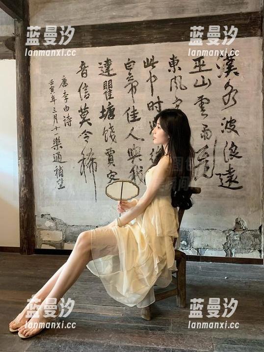 秀人网 - 璀灿天使独家写真图包：沉浸在她光辉照耀下的唯美瞬间.txt