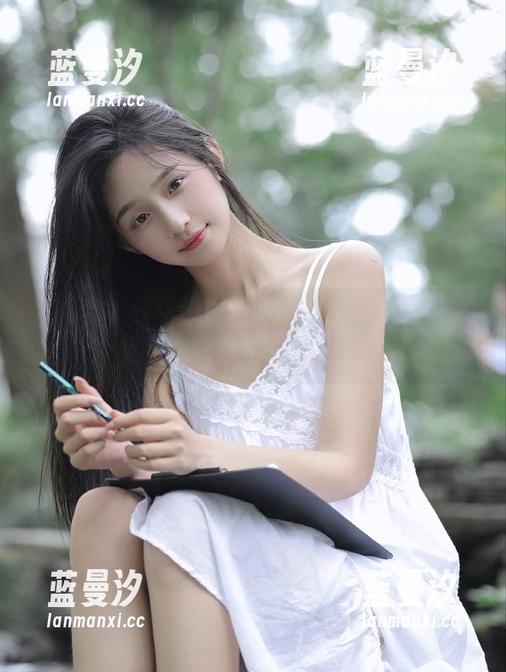 秀人网 - 分享筱慧icon的纯白艺术套图，展现独特的时尚魅力.txt