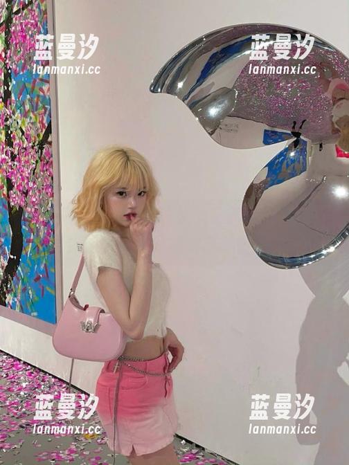 秀人网 - 打开观看米妮大萌萌红裙写真，原图唤醒你的视觉盛宴！.txt