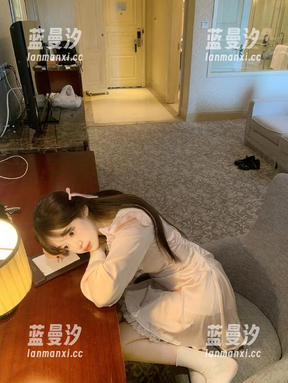 秀人网 - 无圣光新体验：绮里嘉Ula的棉袜写真图片，捕捉住那一瞬间的美丽与无邪.txt