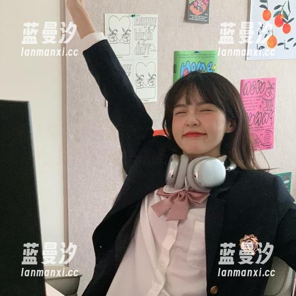 秀人网 - 精选荡漾Crystal与死库水作品集，流露青春的气息与动人的瞬间.txt