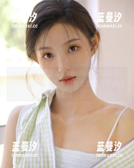 秀人网 - 捕捉蓝夏Akasha的海边瞬间：唯美图片资源，感受她与大海的亲密接触.txt