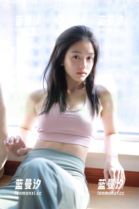 秀人网 - 袁圆私拍图集揭晓：油亮风格，展现独特的个人魅力与艺术感.txt