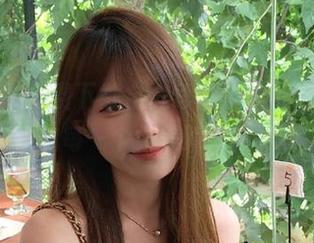 秀人网 – 免费下载金允珍呐温柔图包，捕捉她的每一个柔美瞬间！.txt