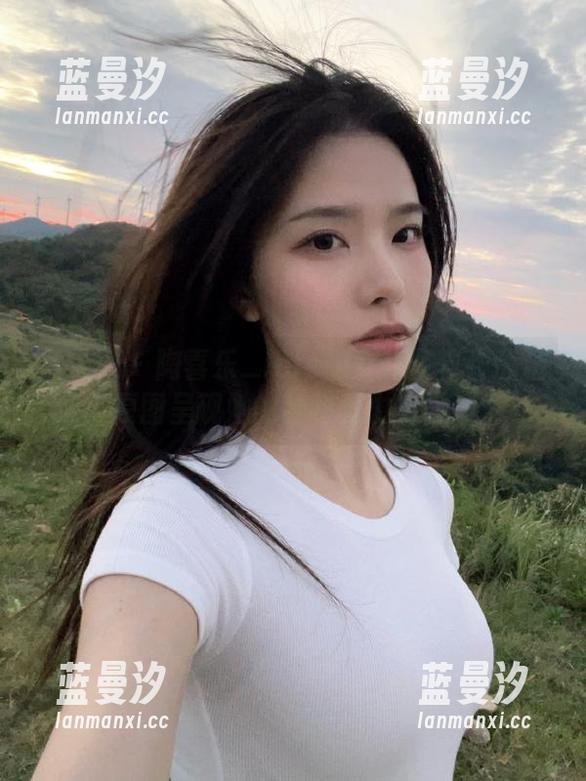 秀人网 - 陶喜乐_lele的女仆写真作品精选：原图呈现她的独特魅力与气质.txt