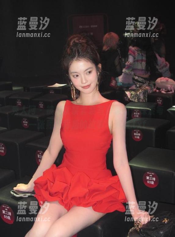 秀人网 - 被顾奈奈套装写真吸引，探索每一张照片背后的故事与情感.txt