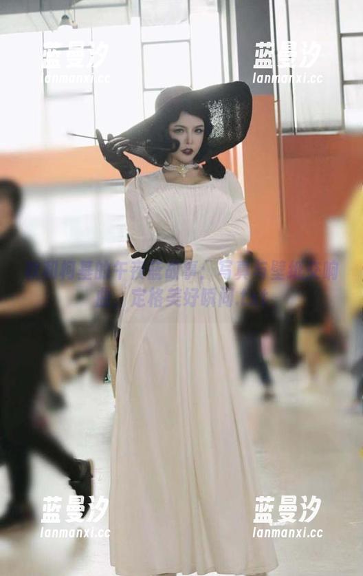 秋和柯基的午夜蓝故事：写真与壁纸交响曲，定格美好瞬间.txt