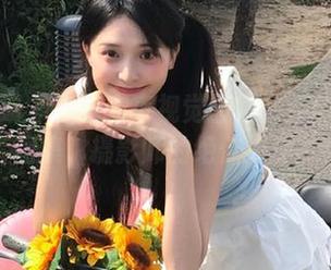 稚乖画册 – 赤西夜夜视觉盛宴：吉他少女全套图集，摄影师的绝佳捕捉.txt