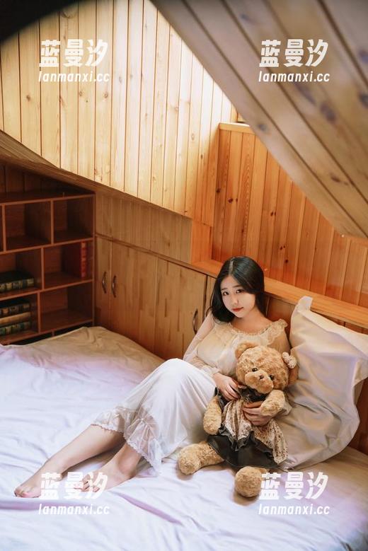 “职业装”也能搞笑：穆零Mu0的福利写真带你轻松一夏！.txt