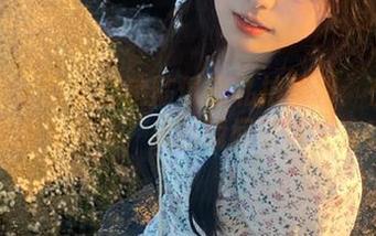 微密圈 – 粉色的猪陈佩奇私拍系列：在睡衣中的优雅与性感，美图瞬间带你入迷！.txt