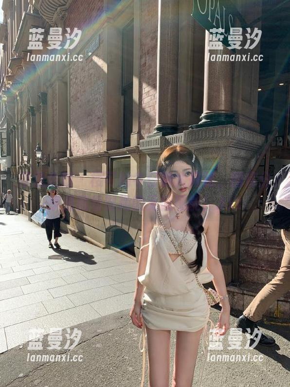 紧急企划 - 樱可的牛仔裤大揭秘，图库分享里藏着时尚的无限可能！.txt