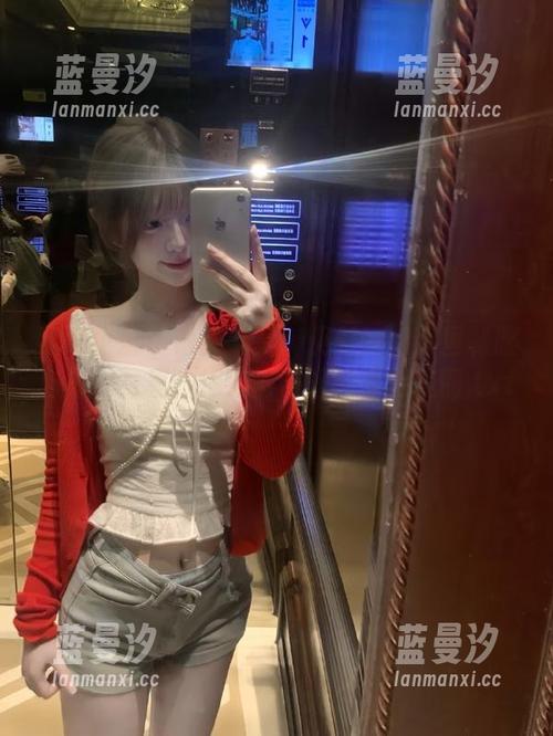 紧急企划 - 最新分享：见希w的民国制服与白丝写真，探索旧时光的梦幻美丽.txt